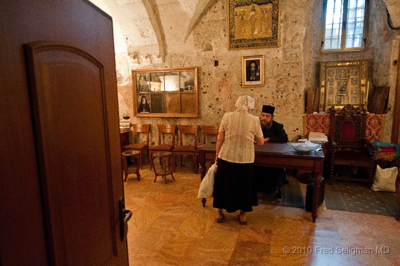 20100410_110534 D3.jpg - Lady talking to Armenian cleric